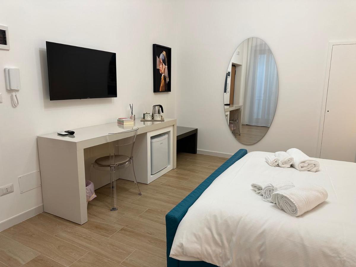 Nouvelle Vag - Apartment & Room Trani Exterior photo